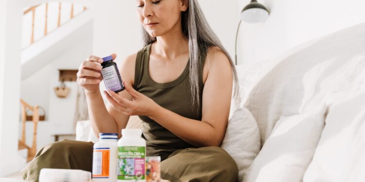 “Bilinçsiz tüketilen vitamin ve mineraller ilaçlarla etkileşip sağlığınızı bozabilir”