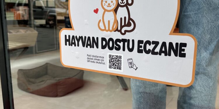 NaturalNest, “Hayvan Dostu Eczane” projesiyle 1.5 ton mama yardımı dağıttı
