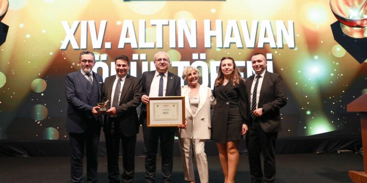 Polifarma’nın Ar-Ge Başarısına Altın Havan Ödülü