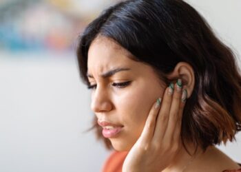 Orta kulak iltihabı tedavi edilmezse yüz felcine yol açıyor!