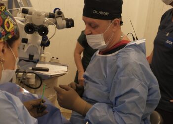 Türk göz doktorları cerrahide dünyaya öncü oluyor